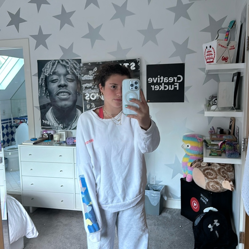 White crew neck sweatshirt